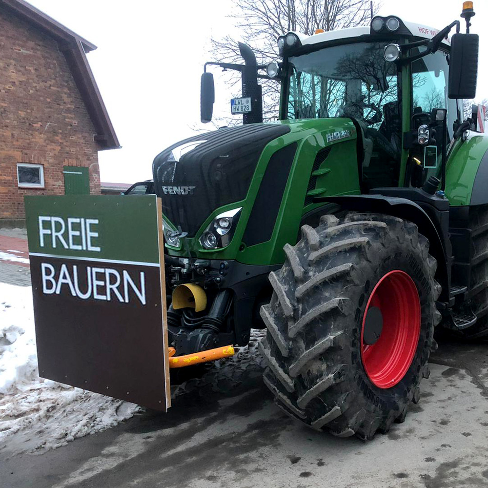 FREIE BAUERN auf der Demo