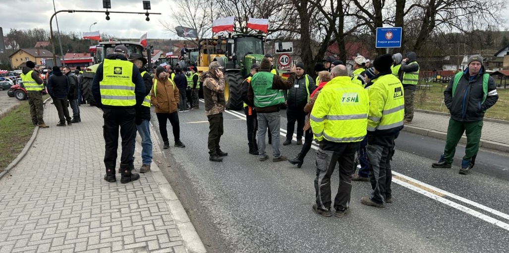 Gestern im brandenburgischen Schwedt: Polnische und deutsche Bauern blockieren den Grenzübergang